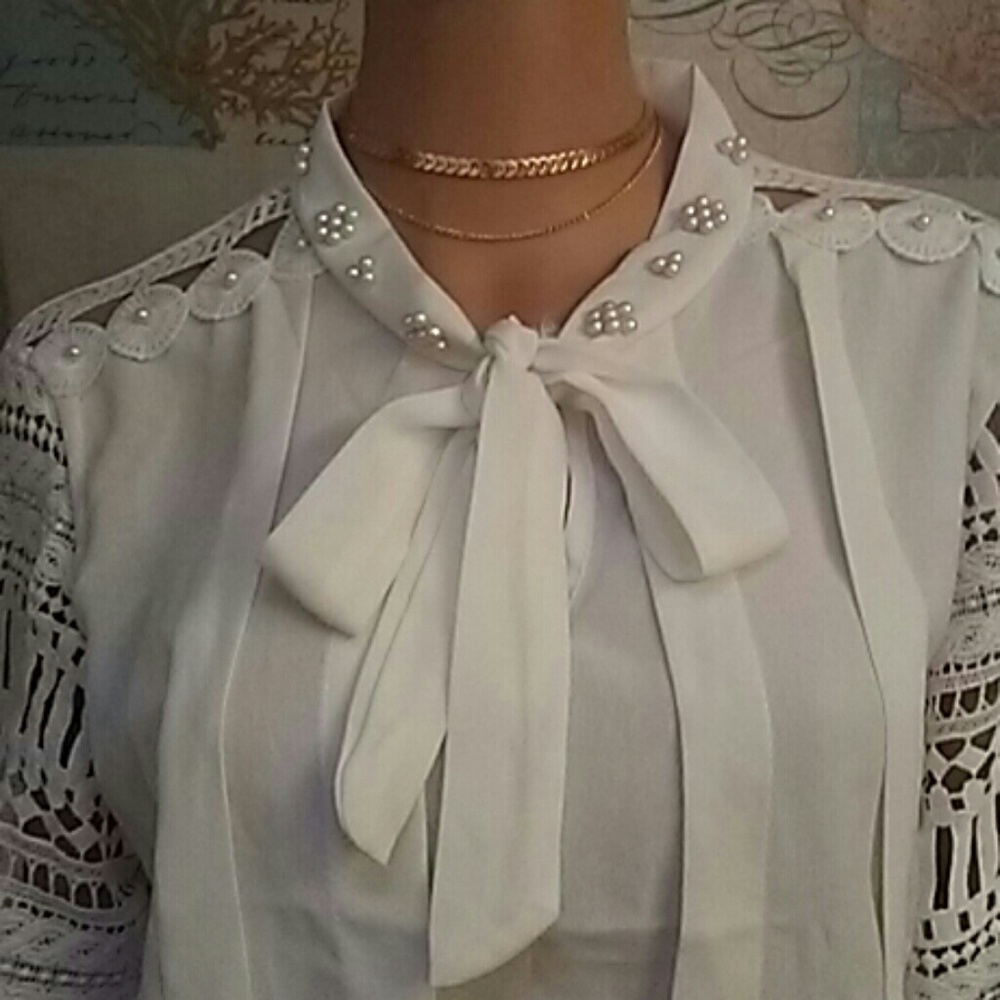 BLACK FRIDAY! Tie neck blouse with pearl collar